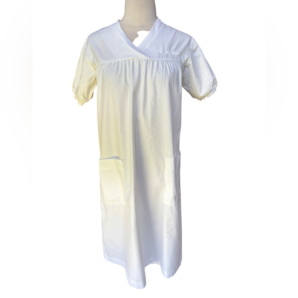 1960s/70s White Swan Poly/Cotton Blend‎ Housedress w/Front Patch pockets